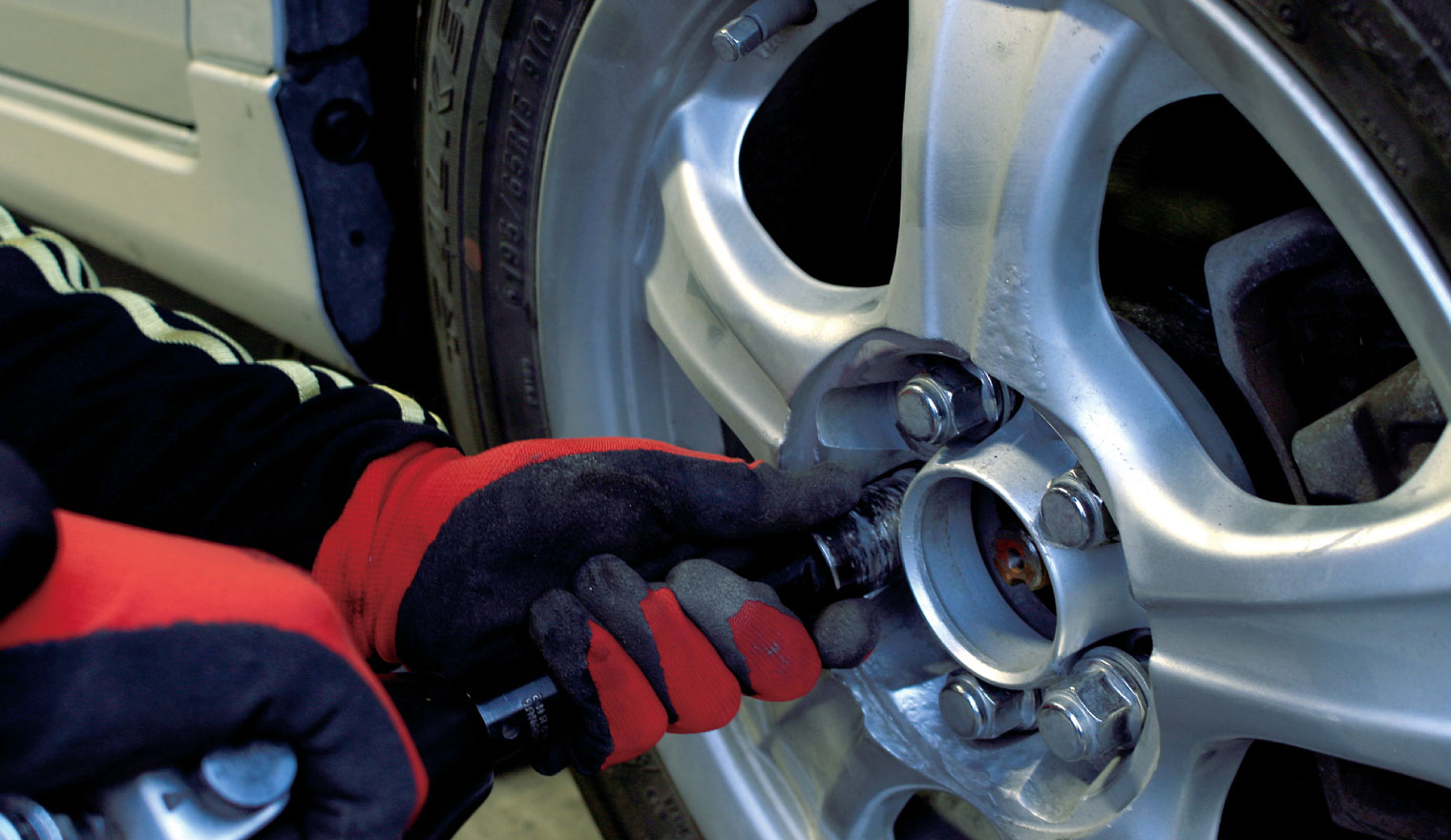 フロッグオート 設備と人材紹介